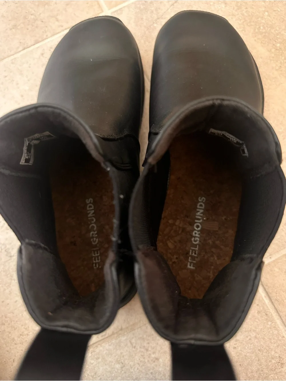 Feelgrounds Chelsea Ankle Boots in Black